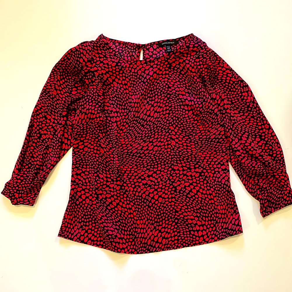 Banana Republic petite blouse. Red and black. NWOT. Size XSP.